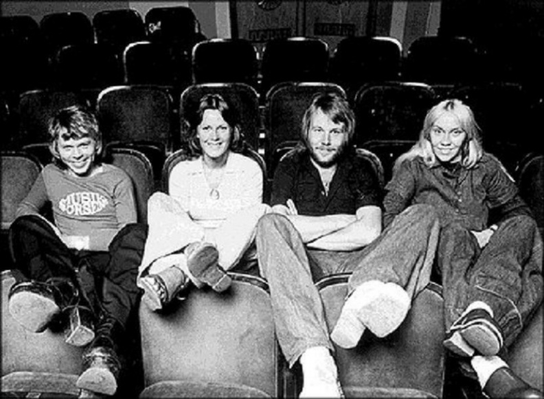 Abba_000016_1975_paris_cinema.jpg