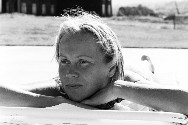 Agnetha_002660_bikini.jpg