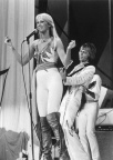 Agnetha 002982 performing 1977