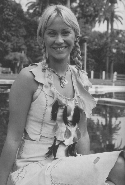 Agnetha_000444_1977_photoshoot_indian.jpg