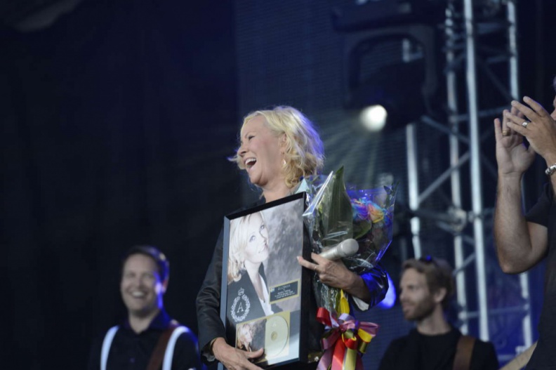 Agnetha_000181_2013_08_01_stockholm_gay_pride.jpg