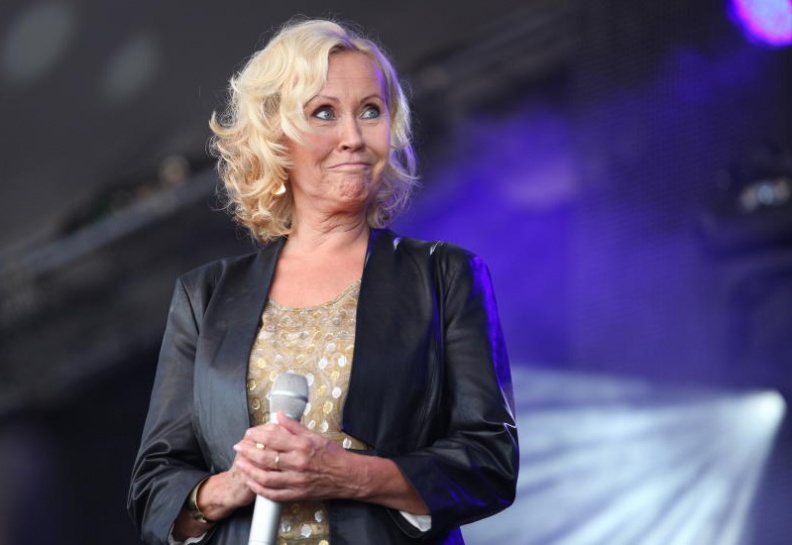 Agnetha_000335_2013_08_01_stockholm_gay_pride.jpg