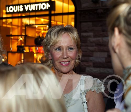 Agnetha 000326 Louis Vuitton 2009 05 06