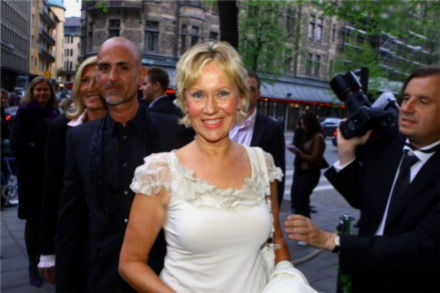 Agnetha_000359_Louis_Vuitton_2009_05_06.jpg